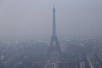 Eiffel Tower Disappears in Thick Paris Smog